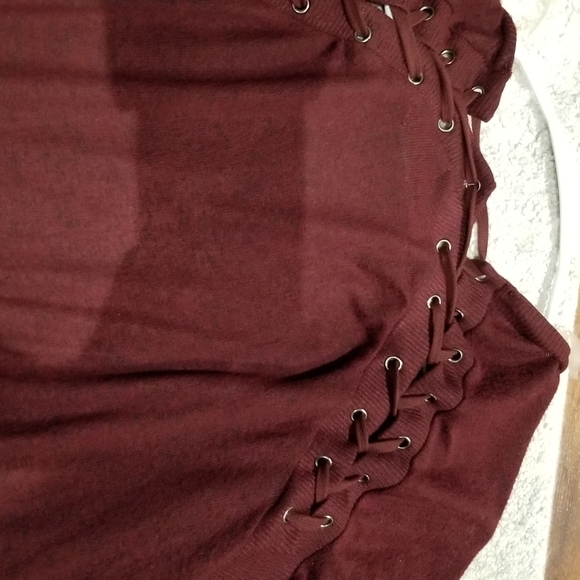 Maroon sweater - Picture 5 of 6